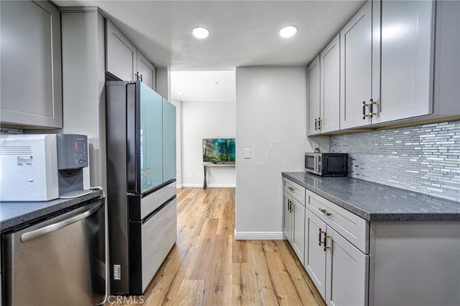 APT-10 - 20851 Community St, Townhouse with 3 bedrooms, 3 bathrooms and 2 parking in Winnetka CA | Image 9