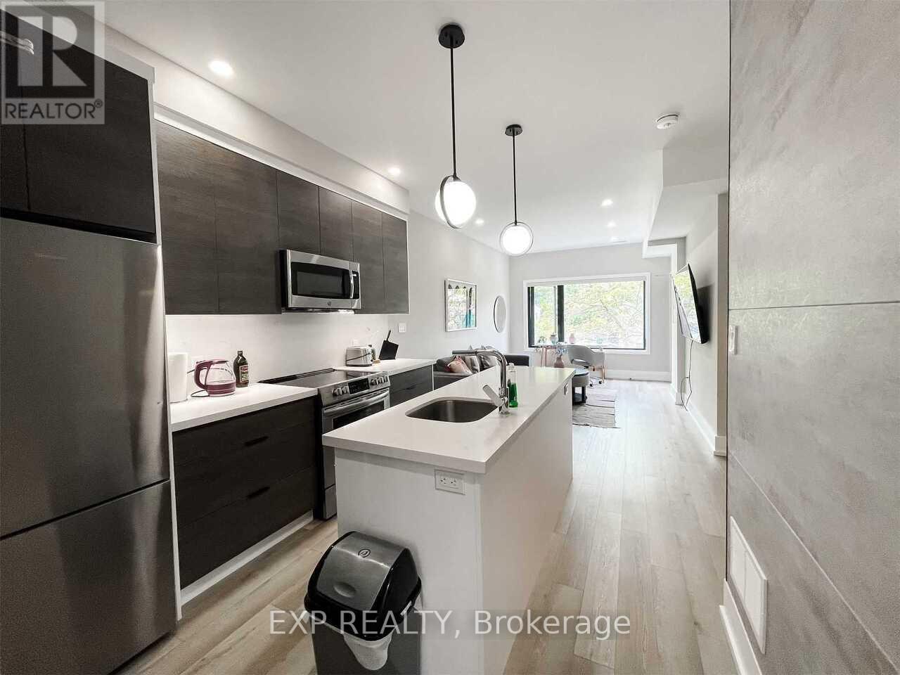 Residential Lease in Toronto (Moss Park) 4