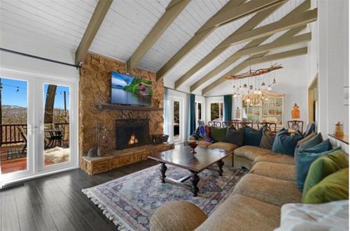 943 Nadelhorn Dr, Lake Arrowhead, CA, 92352 | Card Image