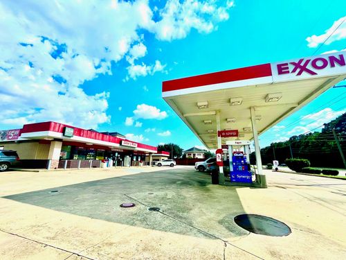 2890 Dowlen Rd, Beaumont, TX, 77706-7225 | Card Image