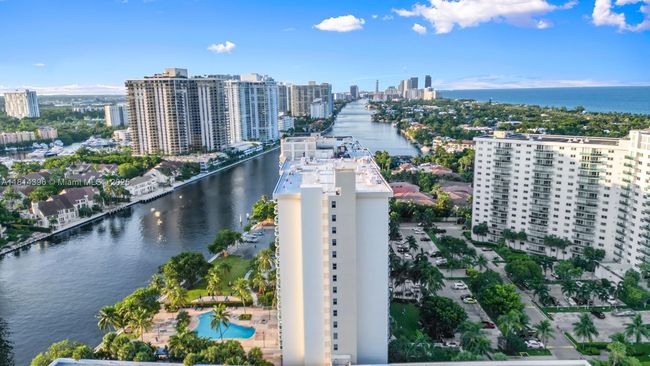 7 - 19390 Collins Ave, Condo with 2 bedrooms, 2 bathrooms and null parking in Sunny Isles Beach FL | Image 28