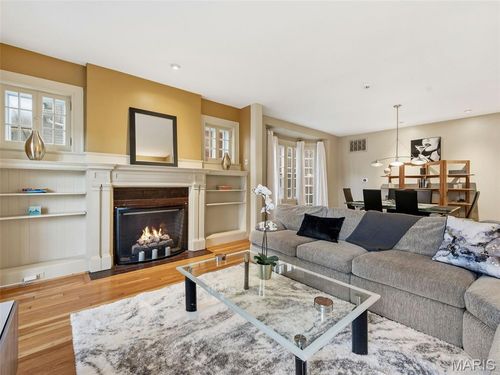 1e-4530 Mcpherson Ave, Saint Louis, MO, 63108-1957 | Card Image