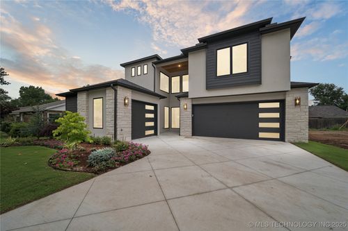 1641 E 32nd St, Tulsa, OK, 74105-2101 | Card Image