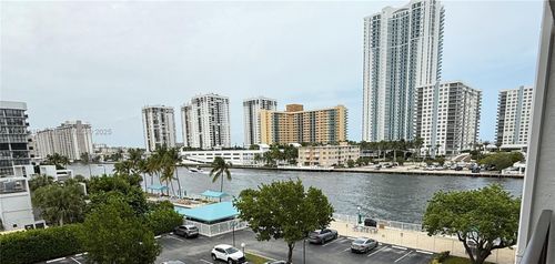 apt-519-800 Parkview Dr, Hallandale Beach, FL, 33009-2925 | Card Image