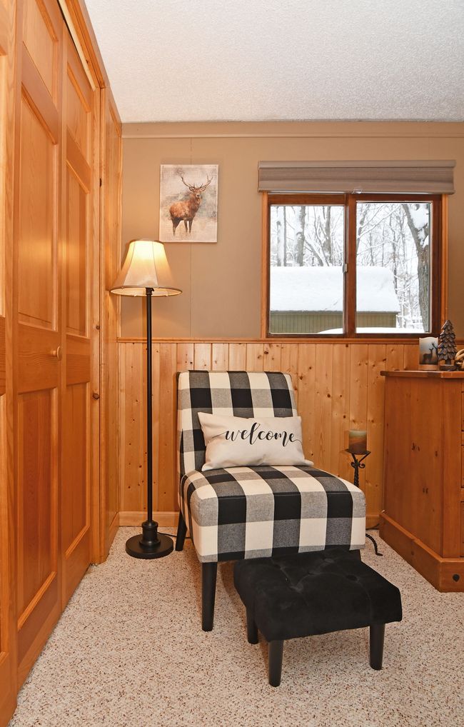 Nice Sitting Area in Bedroom 3 | Image 40