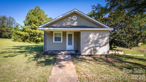 135 Vinson Rd, Statesville, NC, 28677-1739 | Card Image