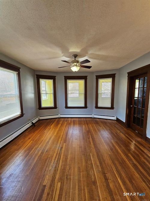75 Vernon St, Waterbury, CT, 06708-3008 | Card Image