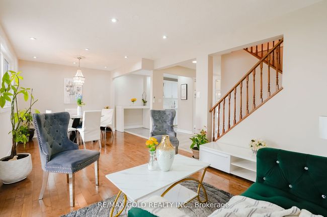 9 Havendale Crt, House attached with 4 bedrooms, 2 bathrooms and 5 parking in Brampton ON | Image 10
