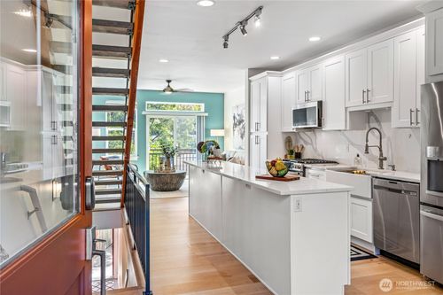 2811 S Columbian Way, Seattle, WA, 98108-2175 | Card Image