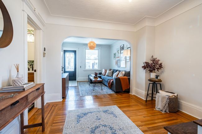 114 London St N, House other with 3 bedrooms, 2 bathrooms and 2 parking in Hamilton ON | Image 11