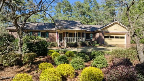 205 W Hedgelawn Way, Southern Pines, NC, 28387 | Card Image