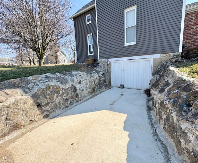 Walk-out basement | Image 14