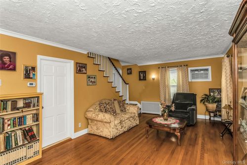 830 Davis Ave, Uniondale, NY, 11553-2837 | Card Image