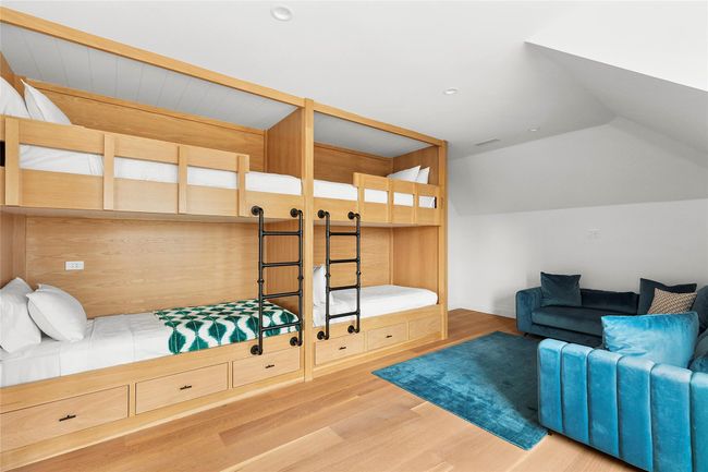 En-suite bunkroom with sitting area | Image 22