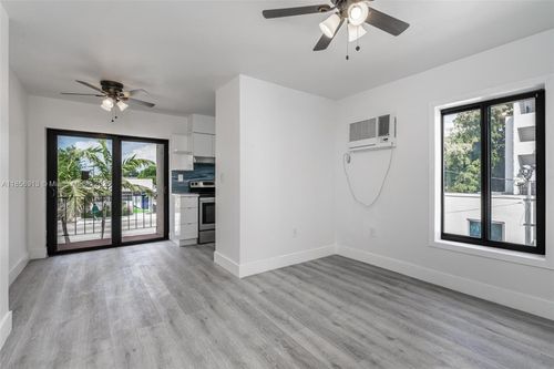 apt-4-852 Sw 1st St, MIAMI, FL, 33130-1231 | Card Image