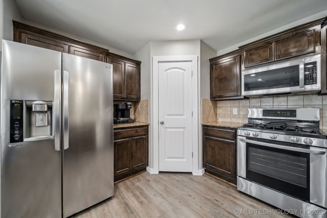 11001 117 Th East Pl, House other with 3 bedrooms, 2 bathrooms and null parking in Owasso OK | Image 12