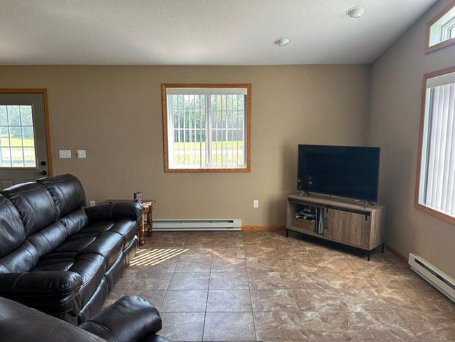 Spacious Living Room | Image 8