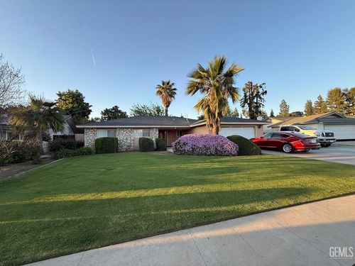 4212 Charter Oaks Ave, Bakersfield, CA, 93309-1179 | Card Image