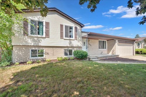 29205 E Nottingham Cir, Warren, MI, 48092-4220 | Card Image