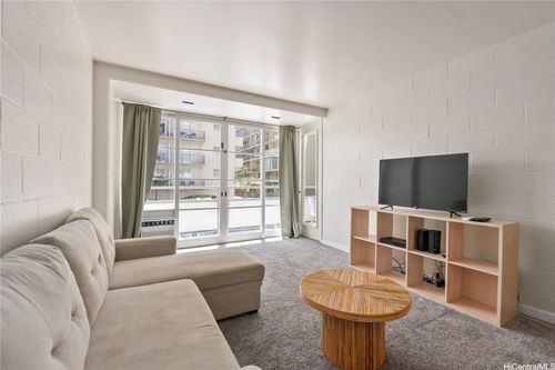 212-445 Kaiolu St, Honolulu, HI, 96815-2246 | Card Image
