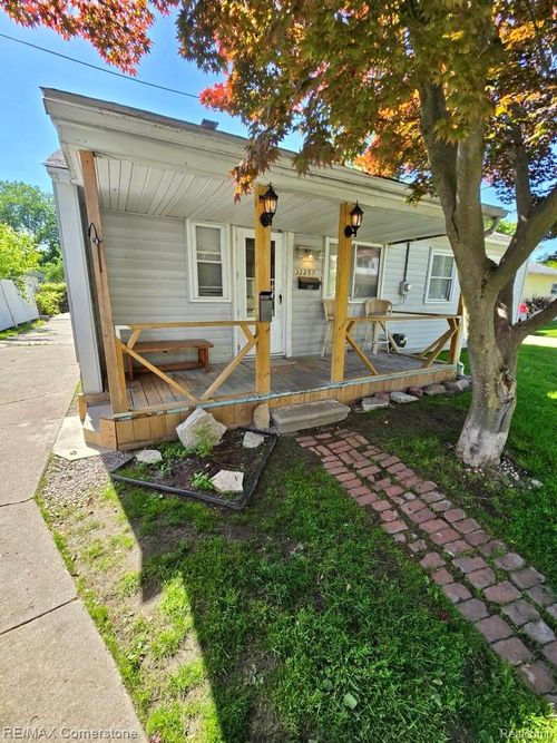 32257 Oscoda Ct, Westland, MI, 48186-4753 | Card Image