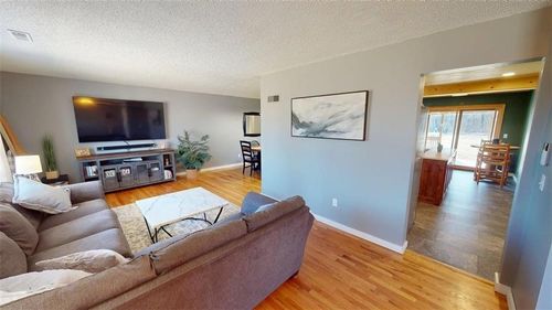 15683 Gilman Rd, Leavenworth, KS, 66048-7339 | Card Image