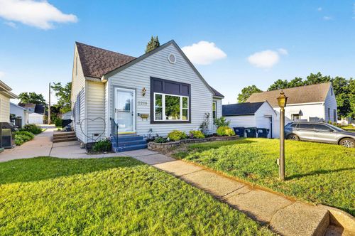 2219 Jackson Street, La Crosse, WI, 54601 | Card Image