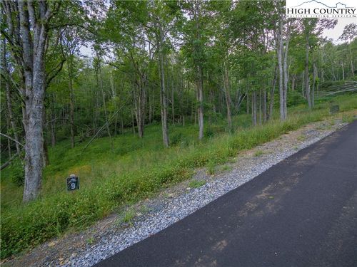 9 Timberwood Trl, Newland, NC, 28657-9949 | Card Image