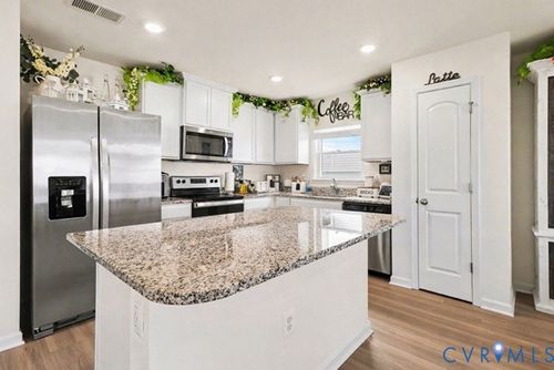 17075 Rollins Rd, Bowling Green, VA, 22427-2740 | Card Image