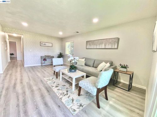 24-93 Shaniko Cmn, Fremont, CA, 94539-8104 | Card Image