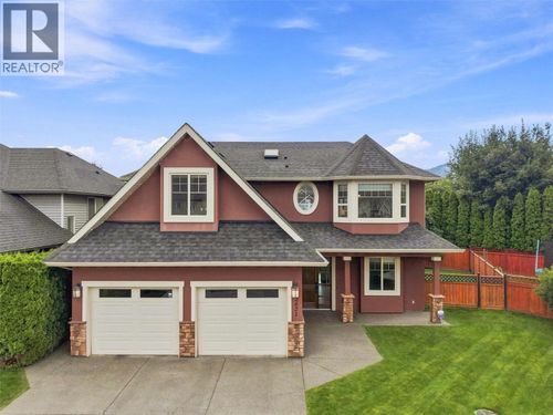 2621 Stanko Way, House with 6 bedrooms, 3 bathrooms and 4 parking in Kamloops BC | Card Image
