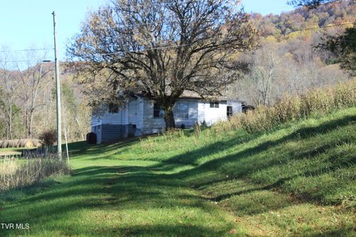 215 Autumn Dr, Pennington Gap, VA, 24277 | Card Image