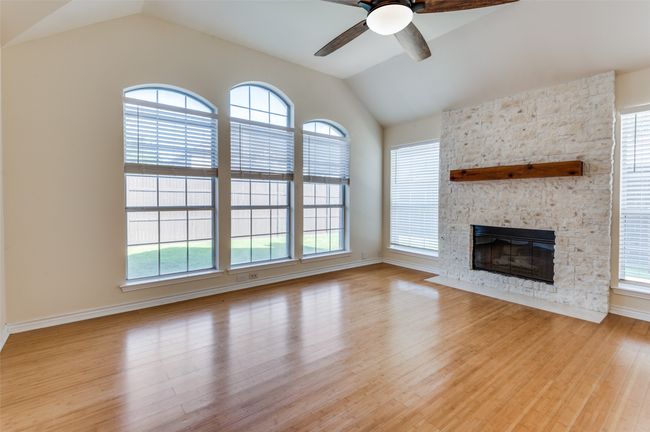 6717 Candlecreek Ln, House other with 4 bedrooms, 2 bathrooms and null parking in Plano TX | Image 10