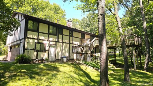 11589 Lombardy Ct, Pinckney, MI, 48169-9504 | Card Image