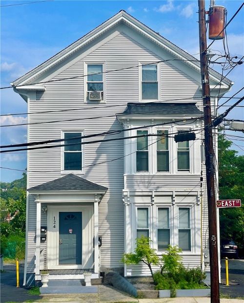 124 East St, Woonsocket, RI, 02895-8724 | Card Image