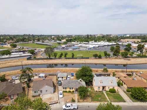 213 T Street, Bakersfield, CA, 93304 | Card Image