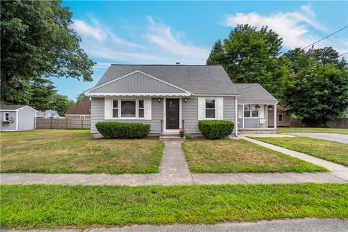 3 Eisenhower Dr, Smithfield, RI, 02917-1713 | Card Image