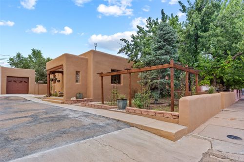 845 Gilmore St, Santa Fe, NM, 87505-1643 | Card Image