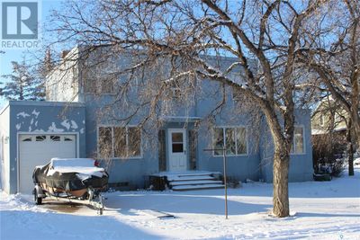 304 3 Rd St E, House other with 3 bedrooms, 2 bathrooms and null parking in Eston SK | Image 2