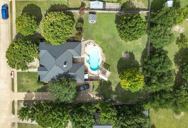Bird's eye view of a pool | Image 37