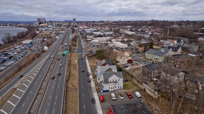 369 - 367 E Columbus Ave, Home with 9 bedrooms, 3 bathrooms and 3 parking in Springfield MA | Image 9