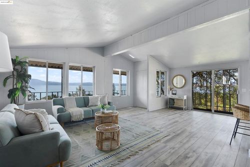 3215 Knob St, Nice, CA, 95464 | Card Image