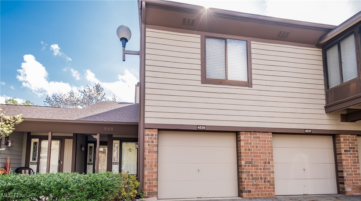 Saint James Cir, Canton, OH 44708