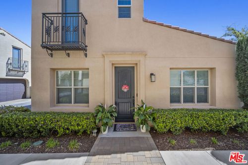 21757 Bene Dr, Santa Clarita, CA, 91350-8539 | Card Image