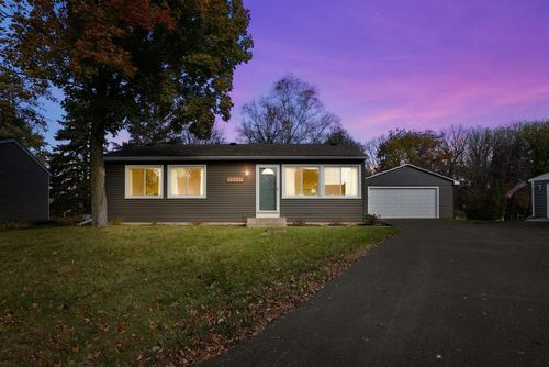 112507 E Scott Ln, Chaska, MN, 55318-1425 | Card Image