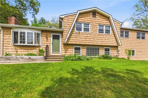 51 Quannacut Rd, Westerly, RI, 02891-4042 | Card Image