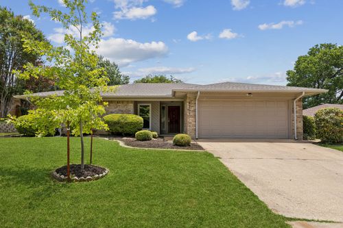 4209 Pleasant Hill Dr, Arlington, TX, 76016-4404 | Card Image