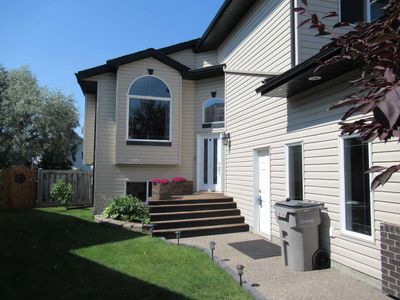 9338 128 Ave, House detached with 3 bedrooms, 2 bathrooms and 4 parking in Grande Prairie AB | Image 2