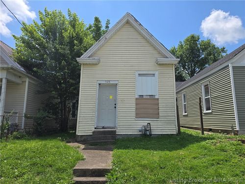 526 Culbertson Ave, New Albany, IN, 47150-3319 | Card Image