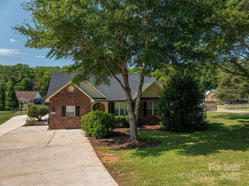 1751 Knights Dr, Denver, NC, 28037-7812 | Card Image